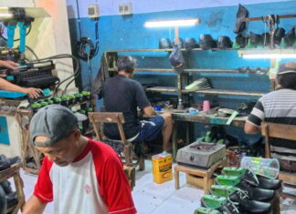 Dari Gang Sempit Sinoman Mojokerto, Ribuan Pasang Sepatu Sekolah Mengalir ke Berbagai Kota