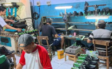 Dari Gang Sempit Sinoman Mojokerto, Ribuan Pasang Sepatu Sekolah Mengalir ke Berbagai Kota