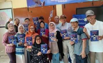 Alumni STIKOSA AWS Surabaya Tetap Produktif di Masa Pensiun, Siapkan Buku Kawah Pena Hebat II