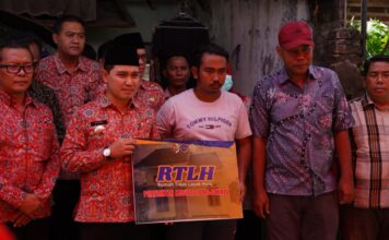 Bupati Mojokerto Renovasi RTLH Warga Jetis, Sambungan PDAM Gratis hingga 10 Meter Kubik