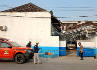 Tim Inafis Forensik Polda Jatim Selidiki Ledakan Dapur SPPG Mojokerto
