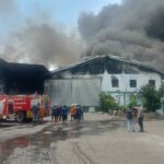 Pabrik Sepatu di Dlanggu Mojokerto Terbakar, 3 Gudang Dilalap Api