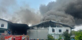Pabrik Sepatu di Dlanggu Mojokerto Terbakar, 3 Gudang Dilalap Api
