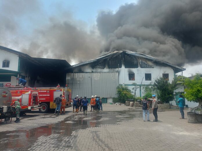 Kebakaran Pabrik Sepatu Dlanggu Mojokerto