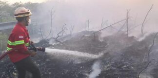Api TPA Belahantengah, Mojosari Sudah Padam, Mengapa Masih Harus Terus Dibasahi?