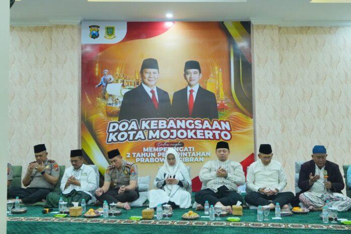 Pemkot Mojokerto dan Polres Mojokerto Kota menggelar doa kebangsaan dua tahun Prabowo-Gibran, sekaligus memperkuat persatuan dan sinergi.