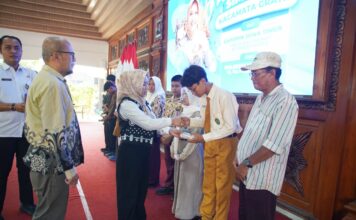 Peringati Hari Penglihatan Sedunia 2026, Pemkot Mojokerto dan Gapopin Salurkan 533 Kacamata Gratis