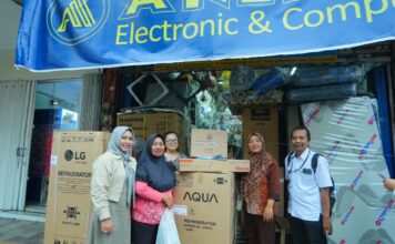 Ning Ita Dampingi UMKM Mojokerto Terima Bansos Rp5 Juta dari Kemensos