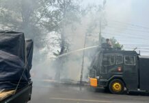 Polres Mojokerto Terjunkan AWC Padamkan Kebakaran Bengkel Tambal Ban di Mojosari