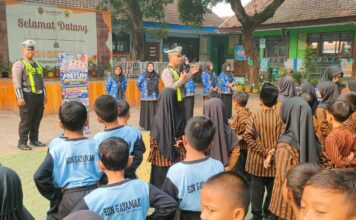 Operasi Patuh Semeru 2026, Polisi Edukasi Pelajar Mojokerto soal 7 Pelanggaran Lalu Lintas