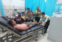 Polisi Gerak Cepat Evakuasi Korban Kecelakaan Elf di Gotekan Pacet Mojokerto