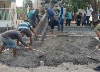 TNI dan Warga Gotong Royong Cor Jembatan Beton Garuda di Bangsal, Progres Capai 68 Persen